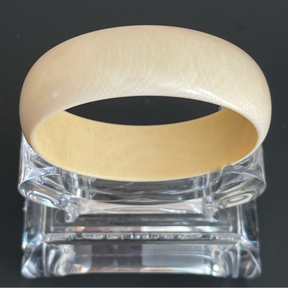 Jewelry - Vintage genuine Ivory bangle bracelet.
